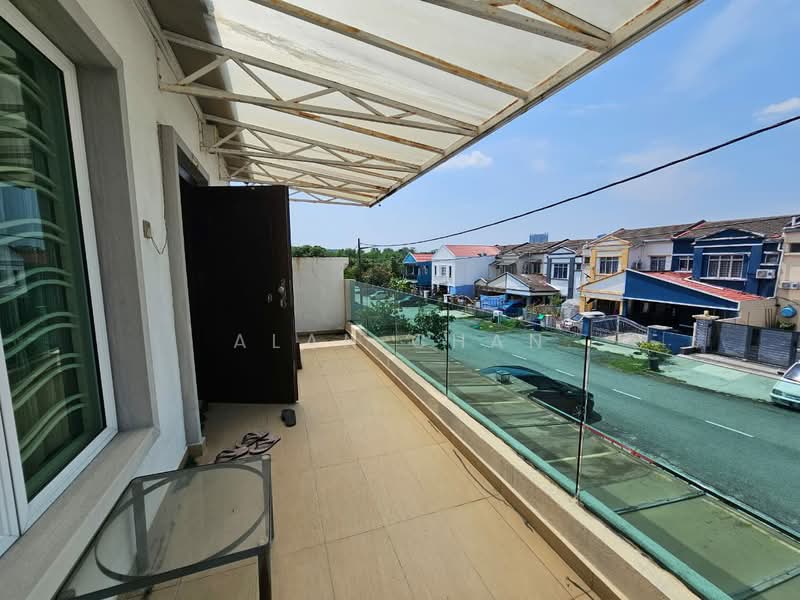 2-storey Terraced House for Sale in Lestari Putra (Seri Kembangan) - Alan Chan - Balcony - PropertyGuru.com.my
