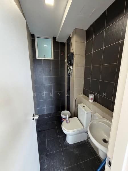 Apartment for Sale at D'Rich Executive Suites - Vincent Gian - Bathroom - PropertyGuru.com.my