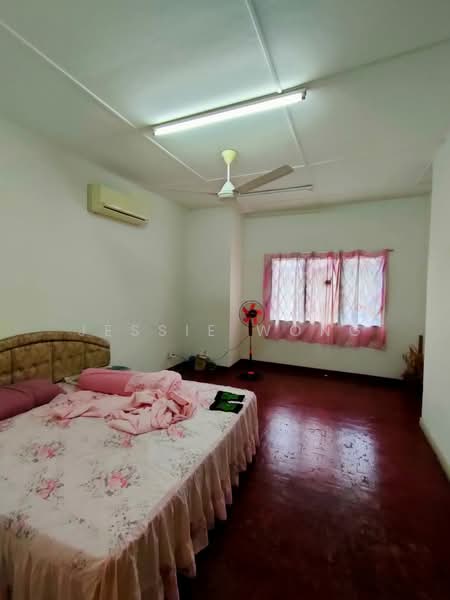 Semi-Detached House for Sale in Bandar Country Homes (Rawang) - Jessie Wong - Bedroom - PropertyGuru.com.my