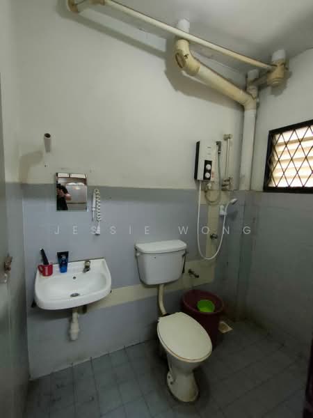 Semi-Detached House for Sale in Bandar Country Homes (Rawang) - Jessie Wong - Bathroom - PropertyGuru.com.my