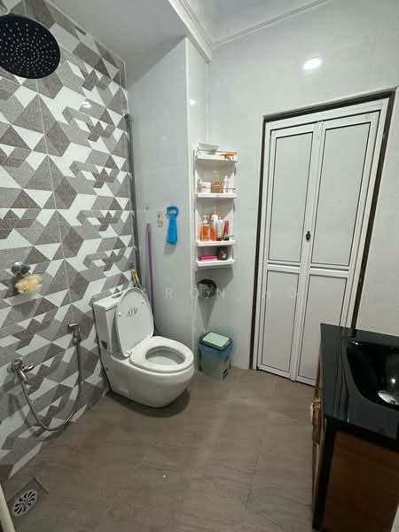 Taman Tampoi Indah untuk Untuk Dijual - RM 680,000, Mac 2026 - Bathroom - PropertyGuru.com.my