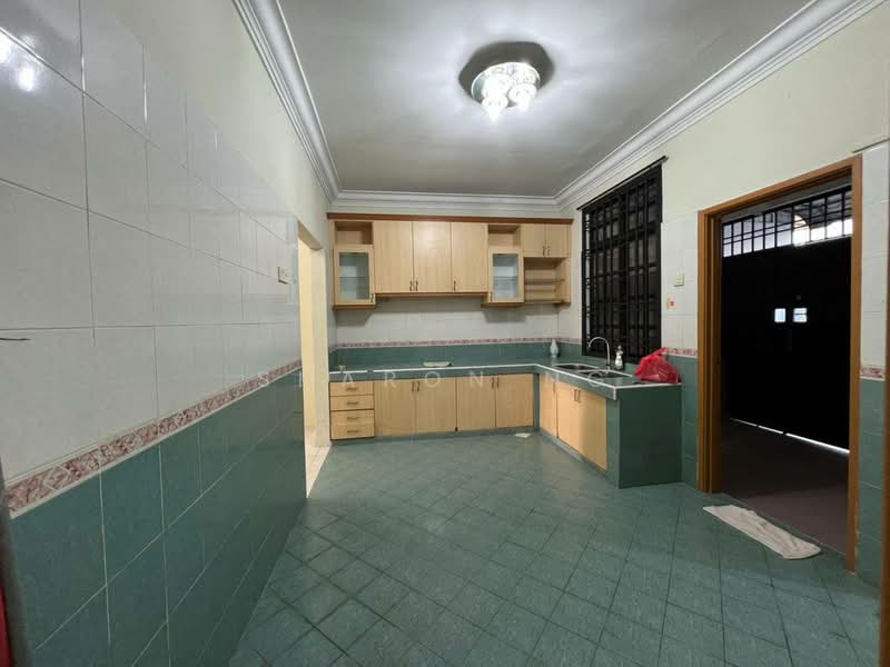 Rumah Teres 2-Tingkat untuk Dijual di Taman Tampoi Indah (Tampoi) - Sharon Ng - Kitchen - PropertyGuru.com.my