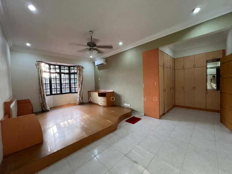 Rumah Teres 2-Tingkat untuk Dijual di Taman Tampoi Indah (Tampoi) - Sharon Ng - Living Room - PropertyGuru.com.my