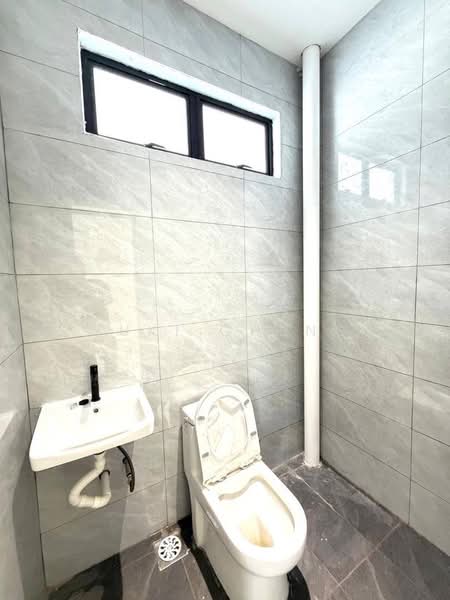Semi-Detached House for Sale in Taman Megah Ria (Masai) - Yuki Cheng - Bathroom - PropertyGuru.com.my