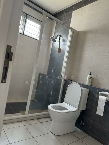 Terraced House for Sale in Temasya Glenmarie (Glenmarie) - Wee Neo Annie Loo - Bathroom - PropertyGuru.com.my