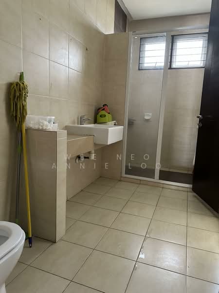 Terraced House for Sale in Temasya Glenmarie (Glenmarie) - Wee Neo Annie Loo - Bathroom - PropertyGuru.com.my