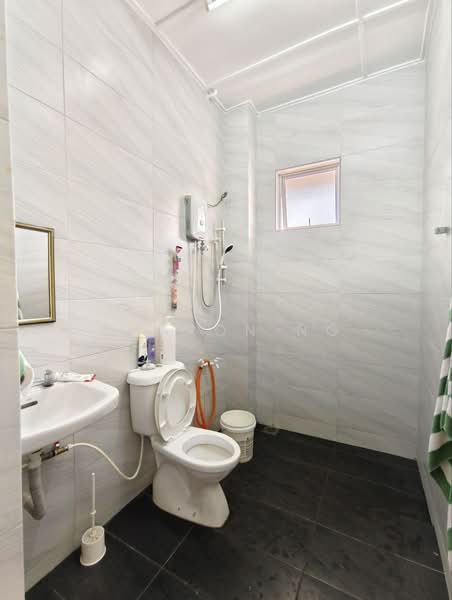 Semi-Detached House for Sale in Taman Perling (Perling) - Sharon Ng - Bathroom - PropertyGuru.com.my