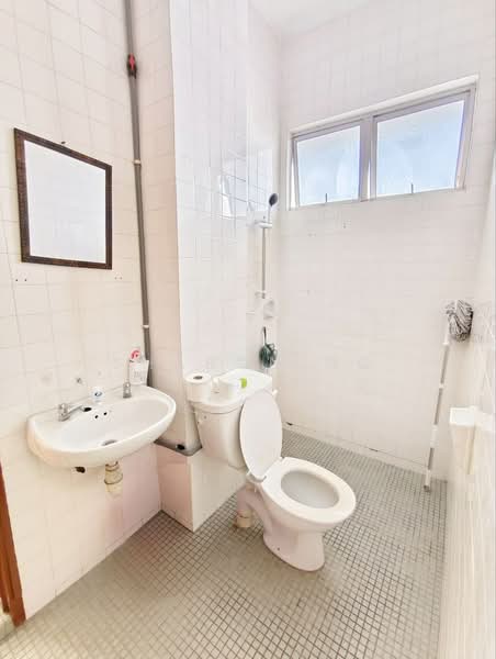 Semi-Detached House for Sale in Taman Perling (Perling) - Sharon Ng - Bathroom - PropertyGuru.com.my