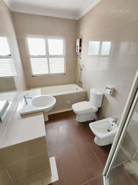 3-storey Terraced House for Sale in Shah Alam (Selangor) - Alwin Lee - Bathroom - PropertyGuru.com.my