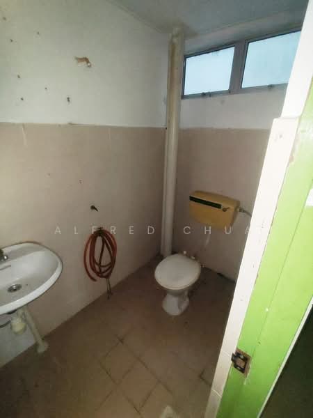 Flat for Sale at Taman Desa Ilmu - Alfred Chua - Bathroom - PropertyGuru.com.my