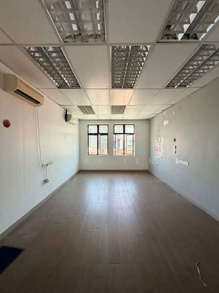 4.5 STOREY BUILDING 9869SF WITH LIFT RENT ABU SITI LANE GEORGETOWN untuk Untuk Disewa - RM 25,000 /bulan, Mac 2026 - Interior - PropertyGuru.com.my