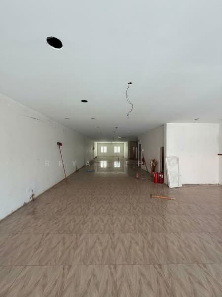 4.5 STOREY BUILDING 9869SF WITH LIFT RENT ABU SITI LANE GEORGETOWN untuk Untuk Disewa - RM 25,000 /bulan, Mac 2026 - Interior - PropertyGuru.com.my