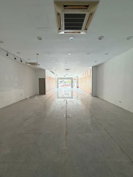 4.5 STOREY BUILDING 9869SF WITH LIFT RENT ABU SITI LANE GEORGETOWN untuk Untuk Disewa - RM 25,000 /bulan, Mac 2026 - Interior - PropertyGuru.com.my