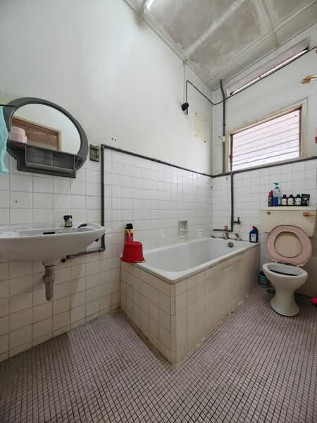 Bungalow for Sale in Ipoh (Perak) - CY Lee - Bathroom - PropertyGuru.com.my
