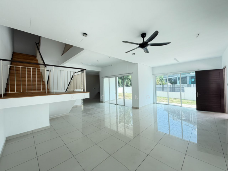 3-storey Terraced House for Rent in Bukit Raja (Selangor) - KH Chong - Living Room - PropertyGuru.com.my