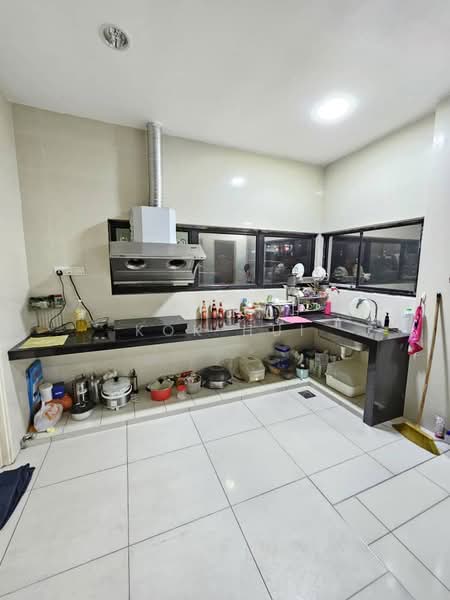 Cluster House for Sale in Taman Eco Cascadia (Tebrau) - Kok Hui - Kitchen - PropertyGuru.com.my