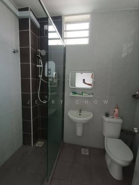 HALAMAN PENGKALAN INDAH untuk Untuk Dijual - RM 480,000, Mac 2026 - Bathroom - PropertyGuru.com.my