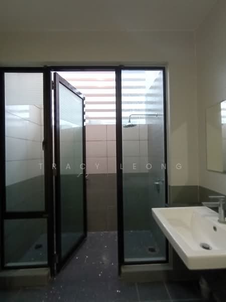 3-storey Terraced House for Sale in Kinrara Residence (Puchong) - Tracy Leong - Bathroom - PropertyGuru.com.my