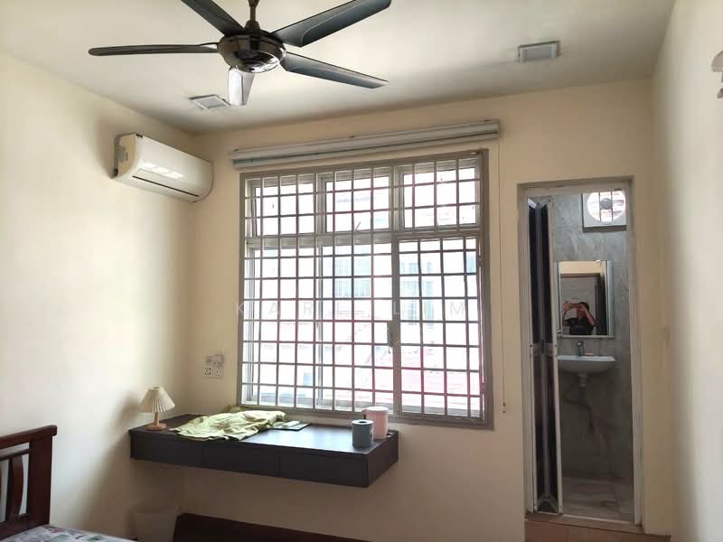2.5-storey Terraced House for Sale in Taman Bukit Jaya (Ulu Tiram) - Karl Lim - Bedroom - PropertyGuru.com.my