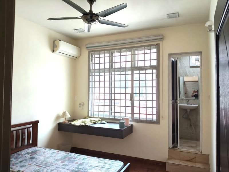 2.5-storey Terraced House for Sale in Taman Bukit Jaya (Ulu Tiram) - Karl Lim - Bedroom - PropertyGuru.com.my
