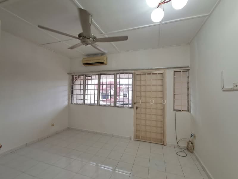 2-storey Terraced House for Sale in SS18 (Subang Jaya) - Rachel Too - Living Room - PropertyGuru.com.my