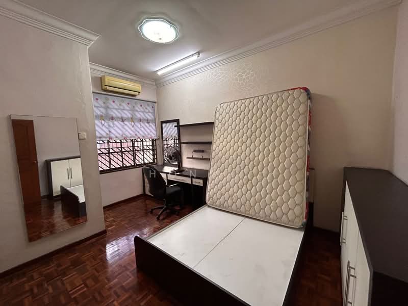Semi-Detached House for Sale in Taman Anggerik (Tampoi) - Hong . - Bedroom - PropertyGuru.com.my
