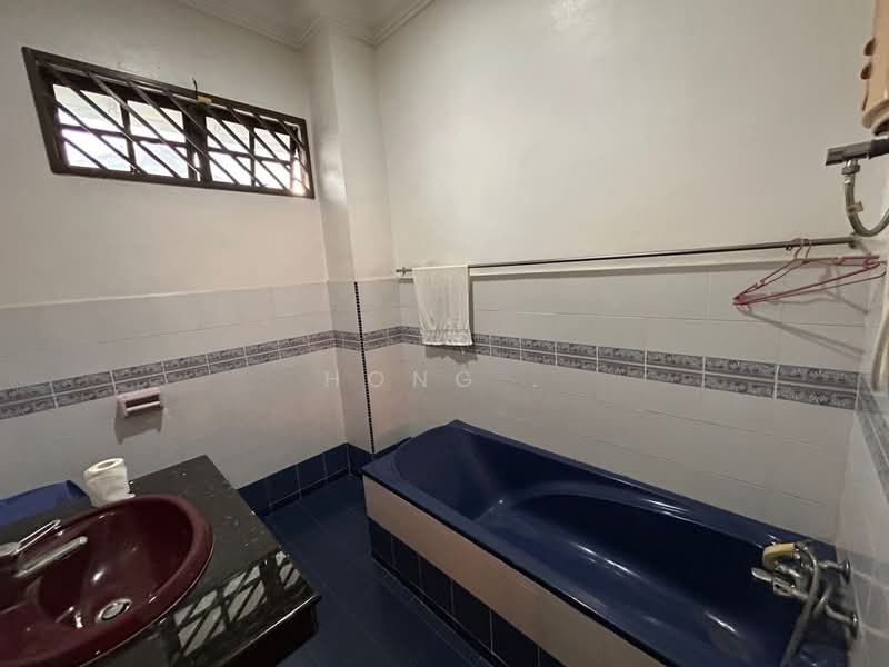 Semi-Detached House for Sale in Taman Anggerik (Tampoi) - Hong . - Bathroom - PropertyGuru.com.my