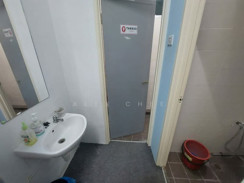 BL Business Centre at Farlim, Ayer Itam untuk Untuk Disewa - RM 1,200 /bulan, Mac 2026 - Bathroom - PropertyGuru.com.my