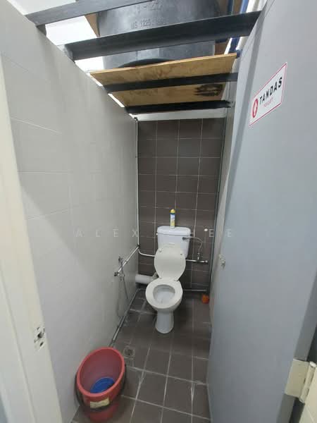 BL Business Centre at Farlim, Ayer Itam untuk Untuk Disewa - RM 1,200 /bulan, Mac 2026 - Bathroom - PropertyGuru.com.my