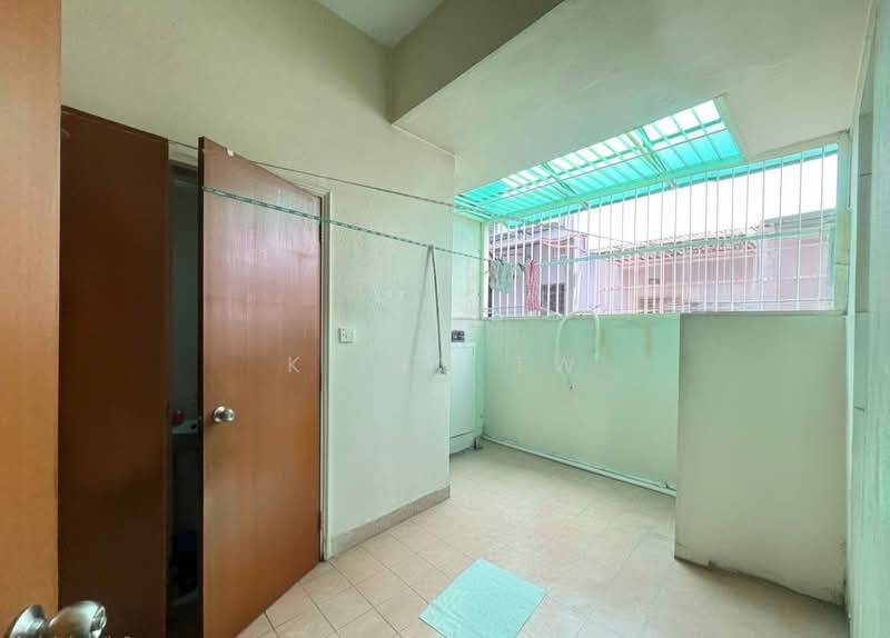 Rumah Teres 3-Tingkat untuk Dijual di Taman Tasik Indah Mewah (Batu) - Kiing TW - Balcony - PropertyGuru.com.my