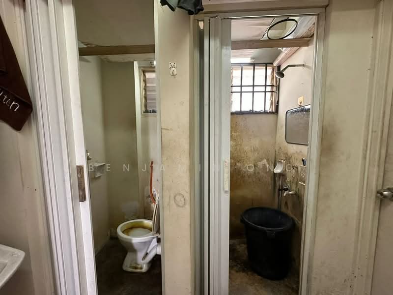 Flat Taman Pelangi Indah untuk Untuk Dijual - RM 165,000, Mac 2026 - Bathroom - PropertyGuru.com.my