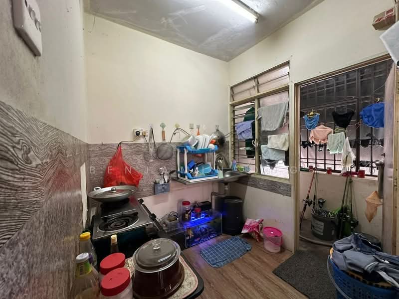 Flat Taman Pelangi Indah untuk Untuk Dijual - RM 165,000, Mac 2026 - Kitchen - PropertyGuru.com.my