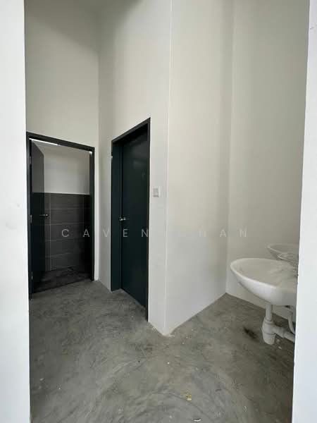 Factory for Sale in Bandar Indahpura (Kulai) - Caven Chan - Bathroom - PropertyGuru.com.my