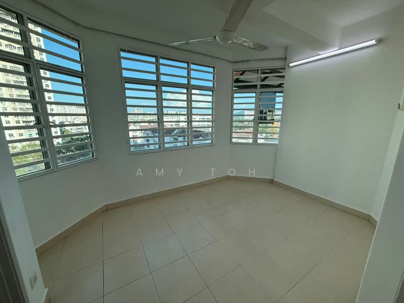 Apartment for Sale at Ixora Heights Apartment - Amy Toh - Master bedroom - PropertyGuru.com.my