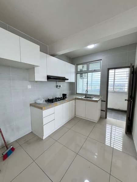 Larkin Heights untuk Untuk Disewa - RM 1,700 /bulan, Mac 2026 - Kitchen - PropertyGuru.com.my