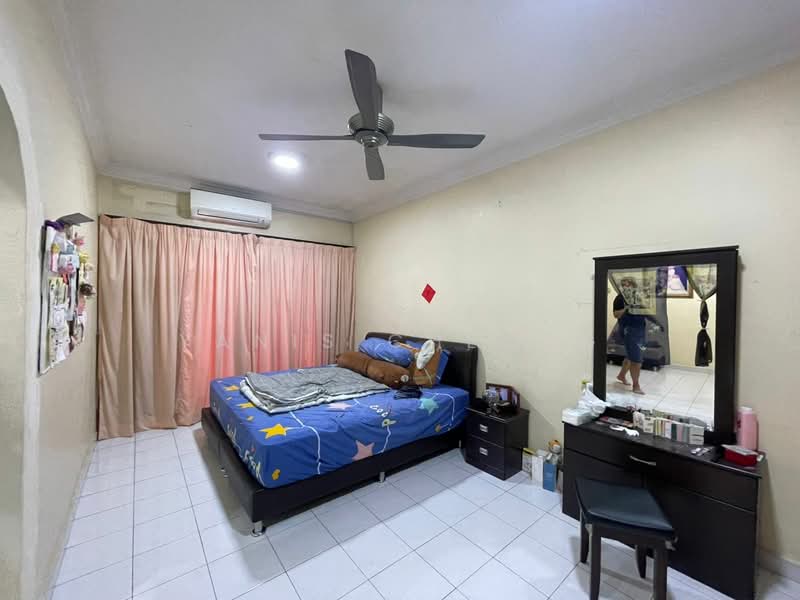 2-storey Terraced House for Sale in Taman Wangsa Permai (Kepong) - Yanis Cheong - Bedroom - PropertyGuru.com.my