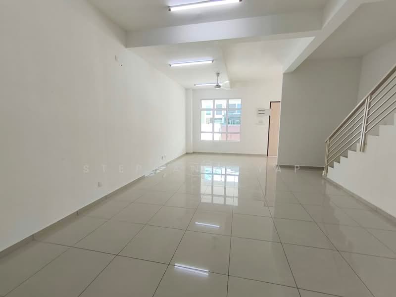 Terraced House for Rent in Kampung Sentosa Barat (Pasir Gudang) - Stephanie Yap - Living Room - PropertyGuru.com.my