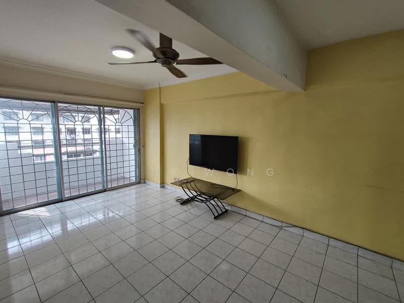 Pangsapuri untuk Dijual di Taman Cahaya - Nick Wong - Living Room - PropertyGuru.com.my