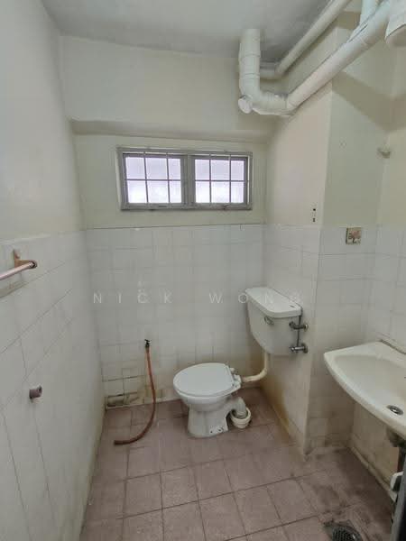 Pangsapuri untuk Dijual di Taman Cahaya - Nick Wong - Bathroom - PropertyGuru.com.my