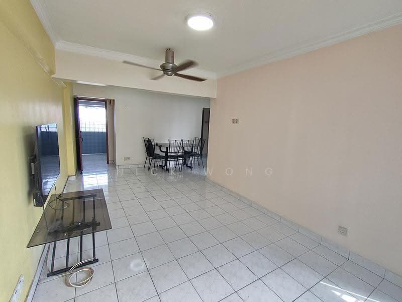Pangsapuri untuk Dijual di Taman Cahaya - Nick Wong - Living Room - PropertyGuru.com.my