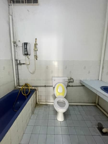 2-storey Terraced House for Sale in Taman Wangsa Permai (Kepong) - Yanis Cheong - Bathroom - PropertyGuru.com.my