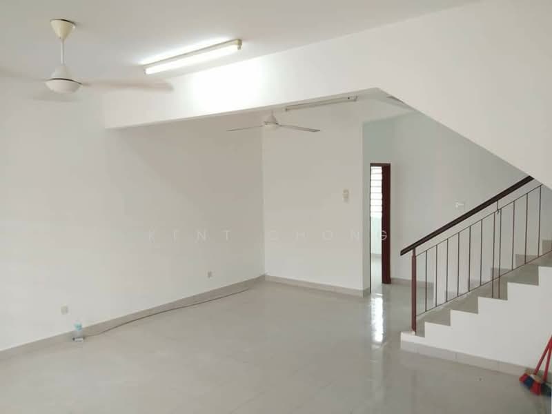 2-storey Terraced House for Sale in Taman Pelangi Semenyih (Semenyih) - Kent Chong - Living Room - PropertyGuru.com.my