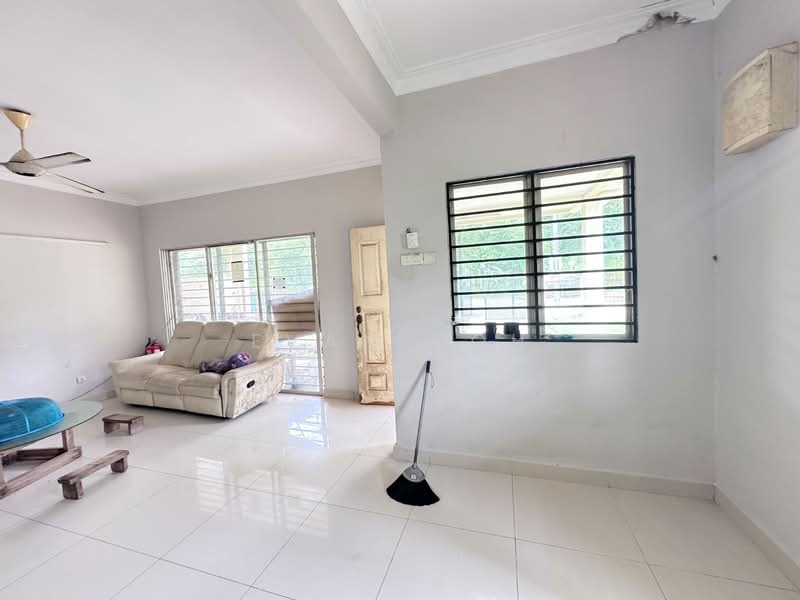 Rumah Teres 2 Tingkat untuk Dijual di Puchong Utama (Seksyen 1) (Puchong) - Evan Goh - Living Room - PropertyGuru.com.my