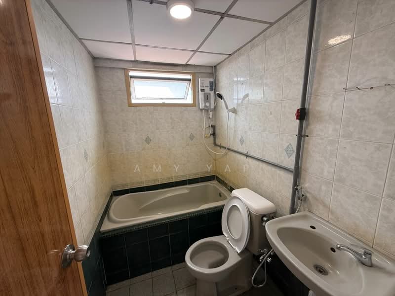 Sri Intan 2 untuk Untuk Disewa - RM 1,650 /bulan, Mac 2026 - Bathroom - PropertyGuru.com.my