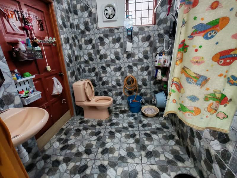 1-storey Terraced House for Sale in Batu Arang (Selangor) - C. C. Leong - Bathroom - PropertyGuru.com.my