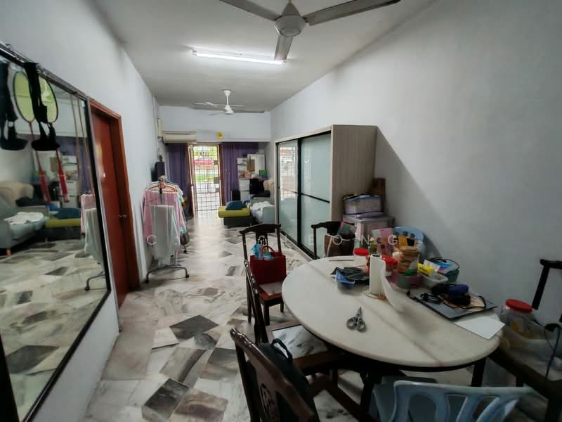 1-storey Terraced House for Sale in Batu Arang (Selangor) - C. C. Leong - Living Room - PropertyGuru.com.my