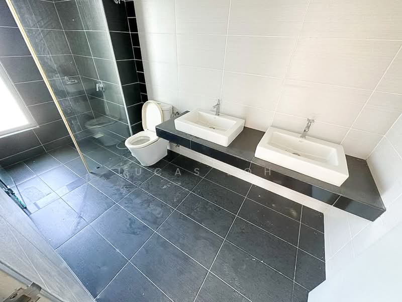 Semi-Detached House for Sale in Bandar Seri Coalfields (Ijok) - Lucas Loh - Bathroom - PropertyGuru.com.my