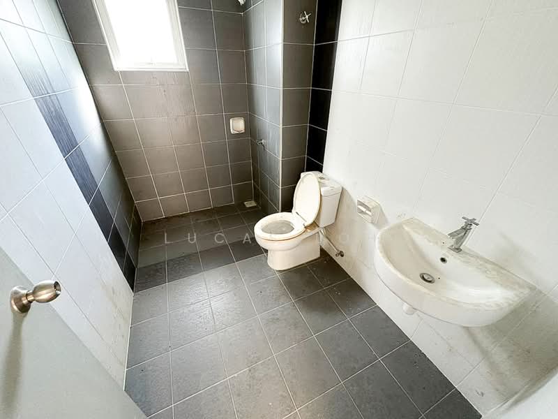 Semi-Detached House for Sale in Bandar Seri Coalfields (Ijok) - Lucas Loh - Bathroom - PropertyGuru.com.my