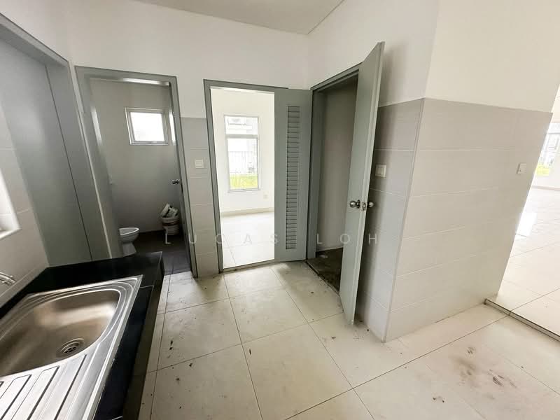 Semi-Detached House for Sale in Bandar Seri Coalfields (Sungai Buloh) - Lucas Loh - Bathroom - PropertyGuru.com.my