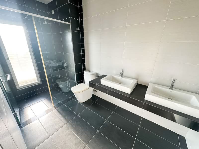 Semi-Detached House for Sale in Bandar Seri Coalfields (Sungai Buloh) - Lucas Loh - Bathroom - PropertyGuru.com.my